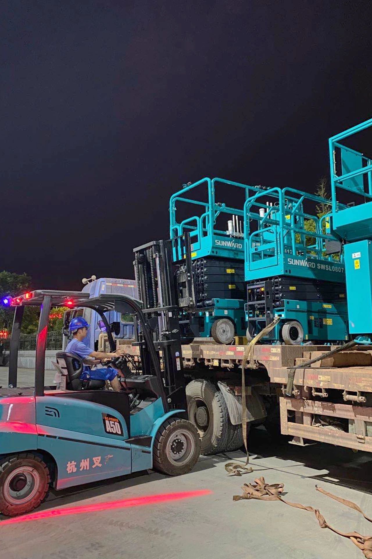 k1体育
“蓝精灵”们在平凡岗位的坚守与奉献