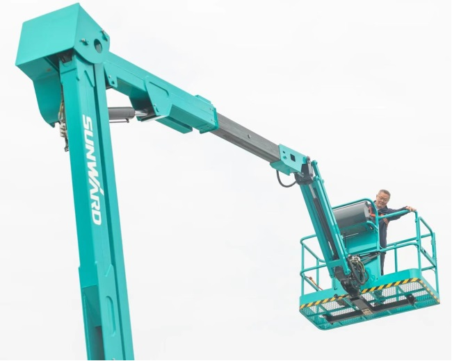 匠心打造！k1体育
曲臂式高空作业平台正式投放市场