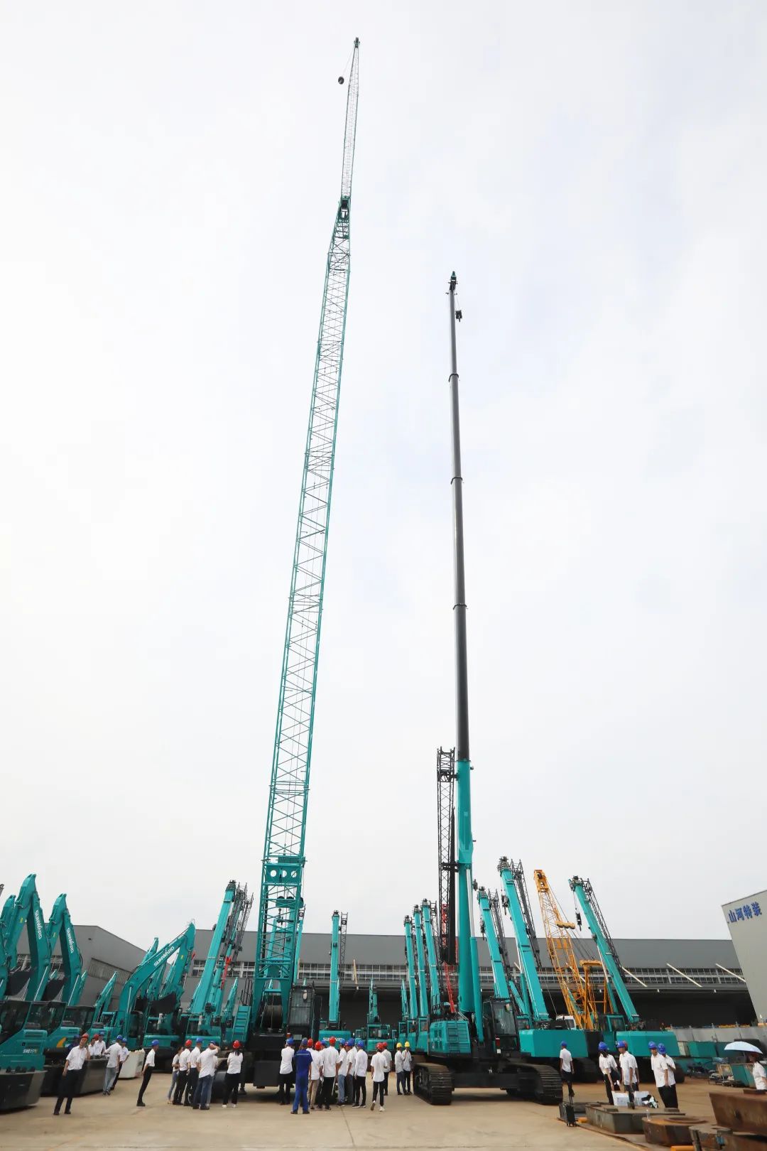 双鹰翱翔,“E”往无前!——k1体育
新一代E系列起重机下线!