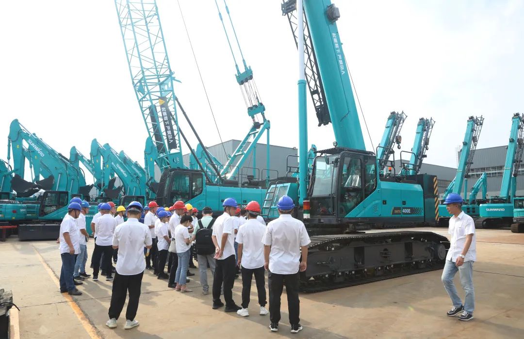 双鹰翱翔,“E”往无前!——k1体育
新一代E系列起重机下线!
