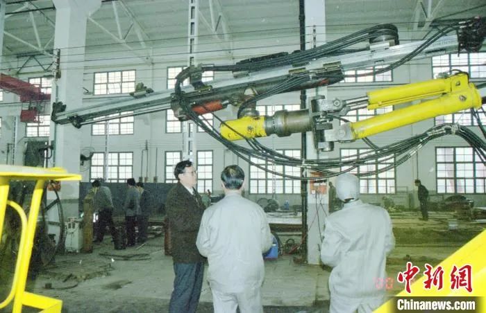 媒体聚焦 | 中新社专访——k1体育
创始人何清华：向着太阳奔跑的筑梦人