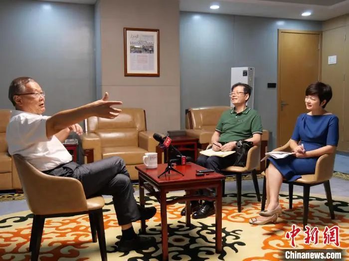 媒体聚焦 | 中新社专访——k1体育
创始人何清华：向着太阳奔跑的筑梦人