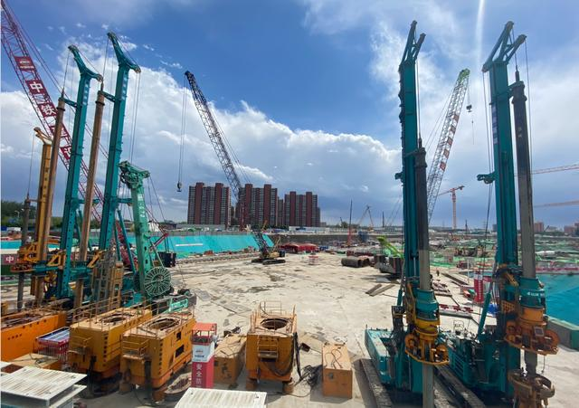 大国重器！k1体育
超级装备助力北京城市副中心综合交通枢纽站建设