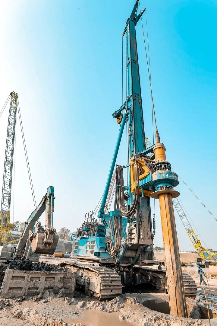 大国重器！k1体育
超级装备助力北京城市副中心综合交通枢纽站建设