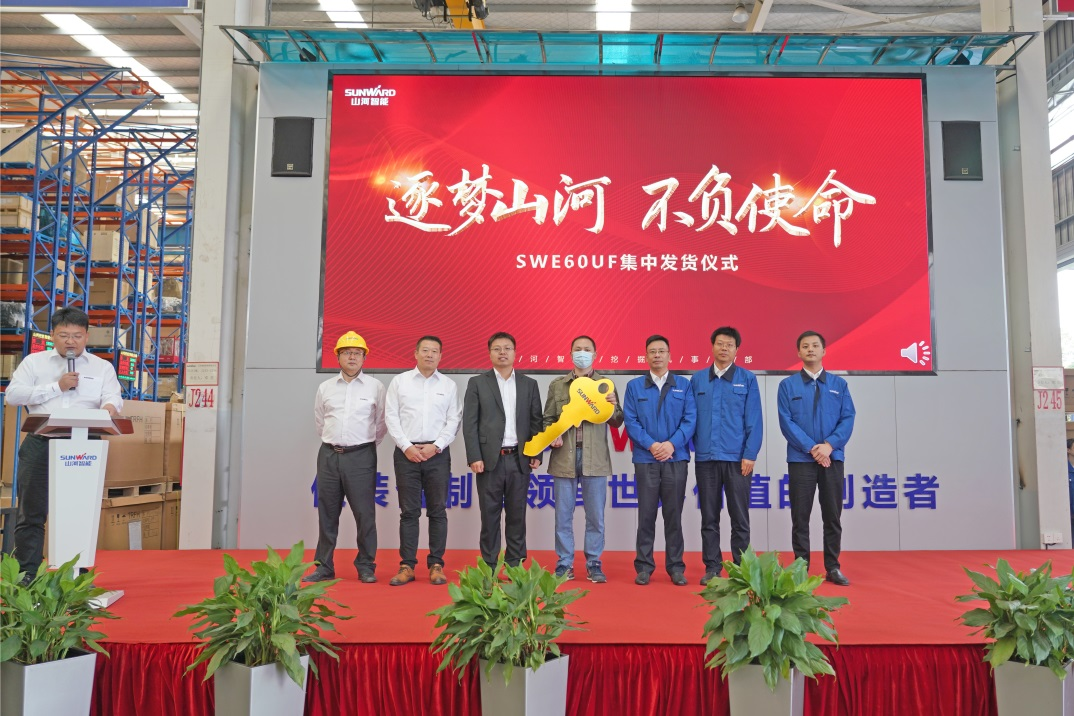 助力祖国西南地区建设！k1体育
国内首批SWE60UF无尾挖掘机批量交付
