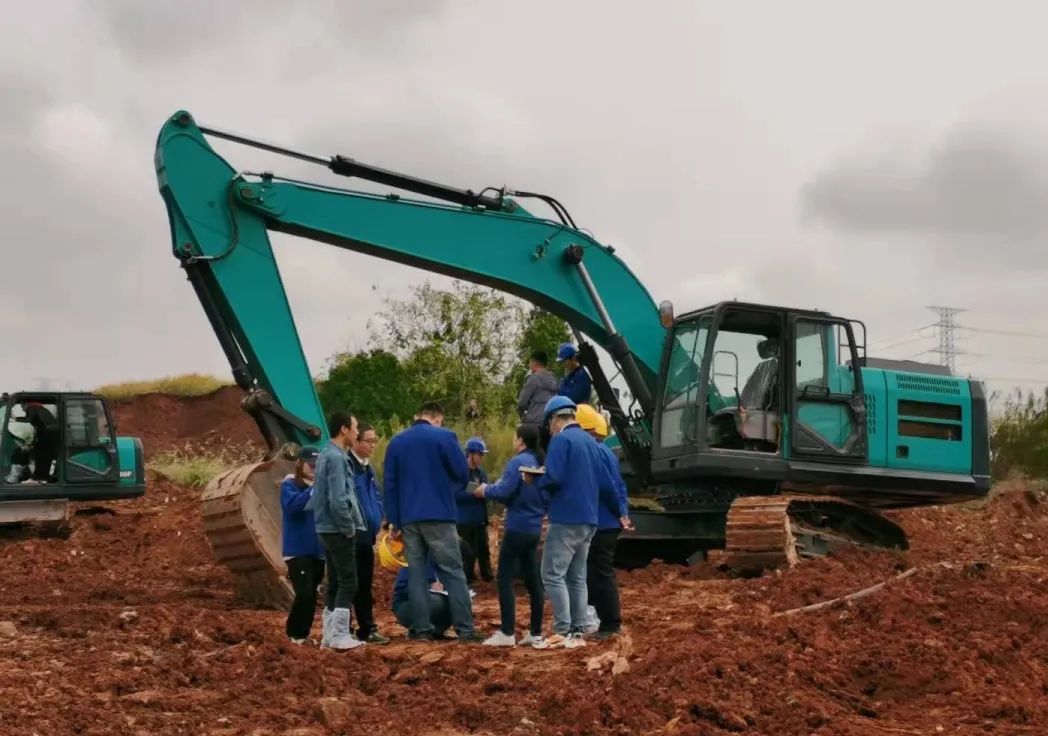 一起来“找茬”！10位“超级体验官”试驾k1体育
最新“F系列”挖掘机
