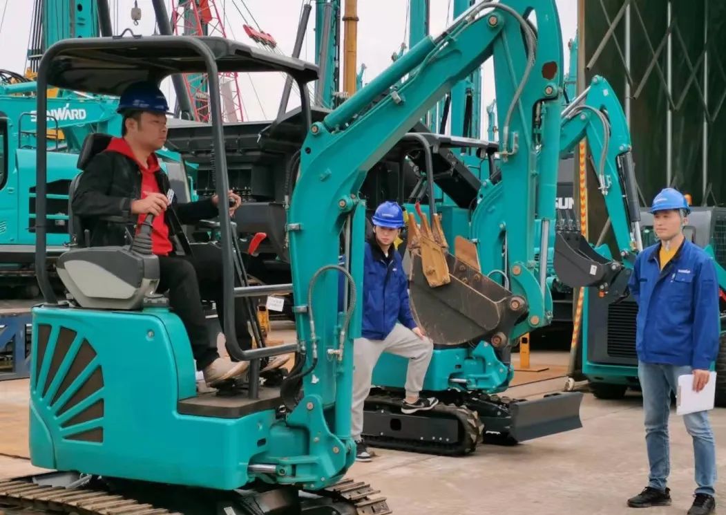 一起来“找茬”！10位“超级体验官”试驾k1体育
最新“F系列”挖掘机