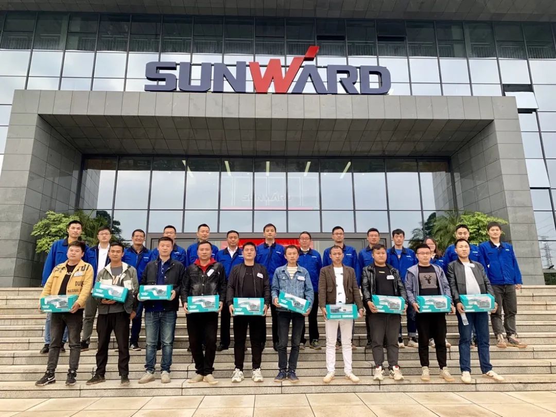 一起来“找茬”！10位“超级体验官”试驾k1体育
最新“F系列”挖掘机