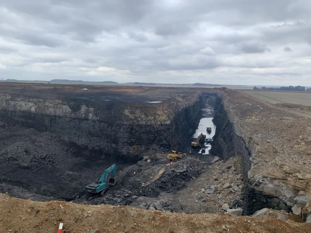 挑战矿山难题！k1体育
95吨级矿用挖掘机成功进入非洲市场