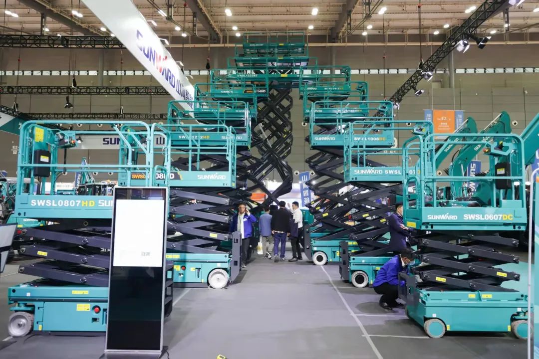 “山河绿”牵手“华为中国红”！k1体育
高机设备集群助力华为团泊洼项目