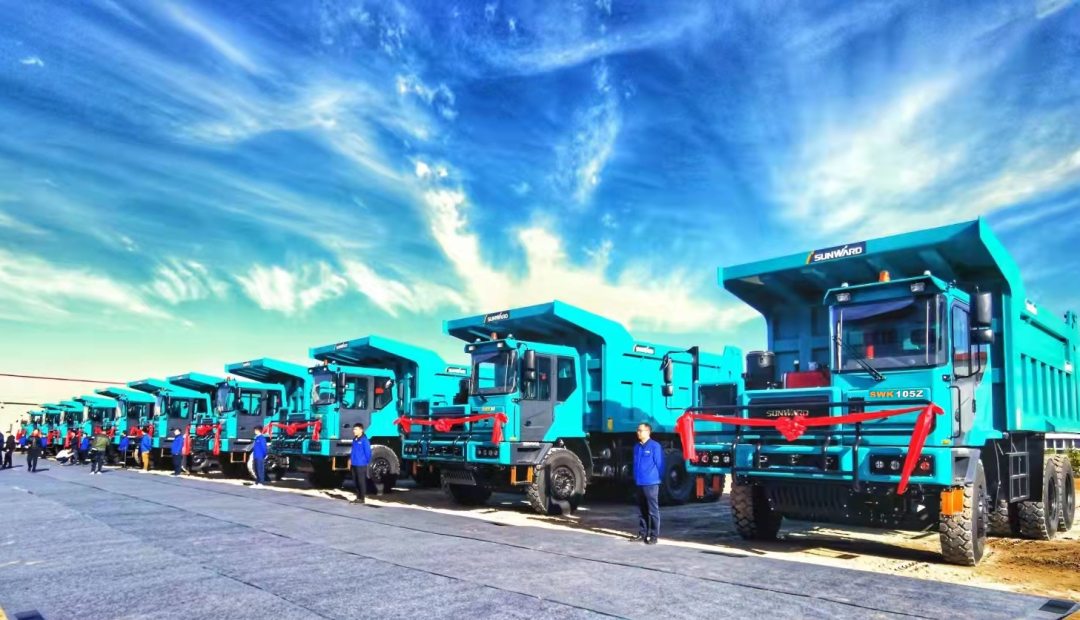 高配置、智能化……k1体育
高端定制AT版105吨级宽体矿卡成功下线