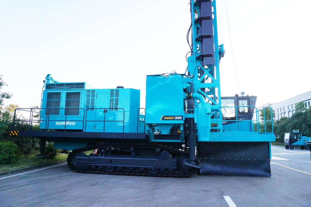 两种钻进模式+更大扭矩！k1体育
自主研制的全液压牙轮钻机下线