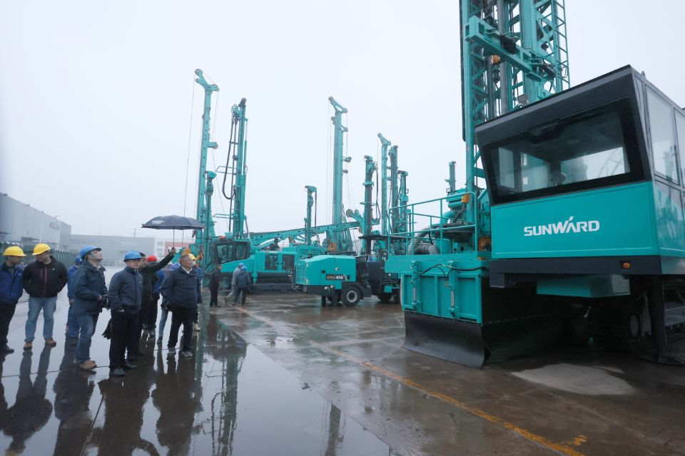 两种钻进模式+更大扭矩！k1体育
自主研制的全液压牙轮钻机下线