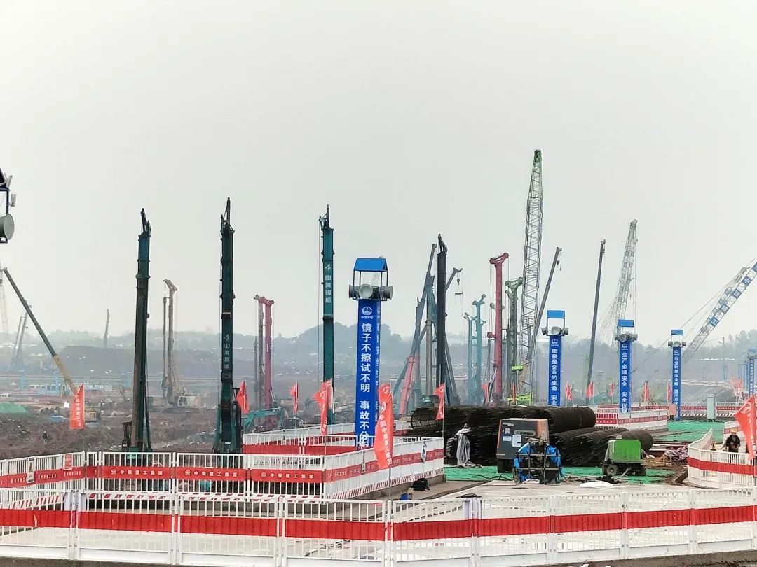 “山河绿”精彩亮相！k1体育
装备全面助力长沙机场改扩建项目