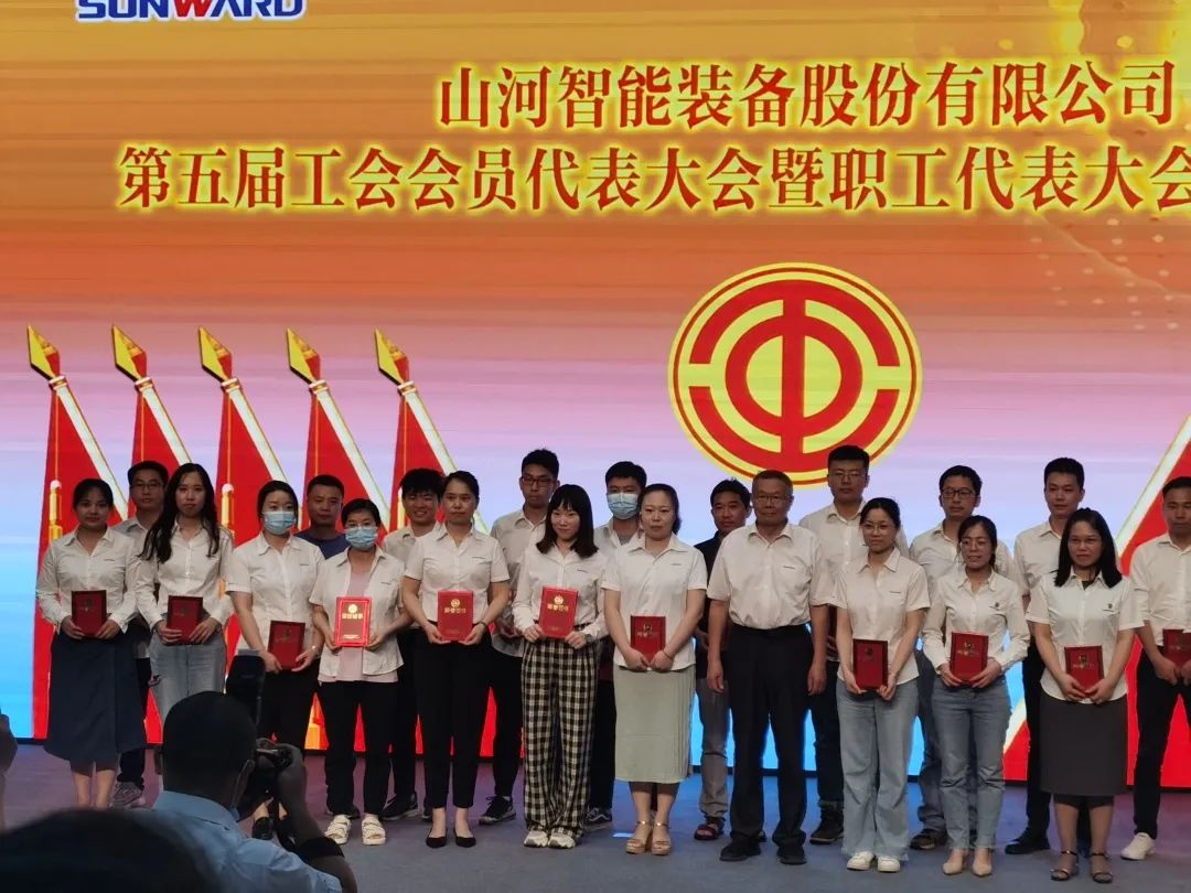 你好 2022！再见 2021！我与k1体育
共成长