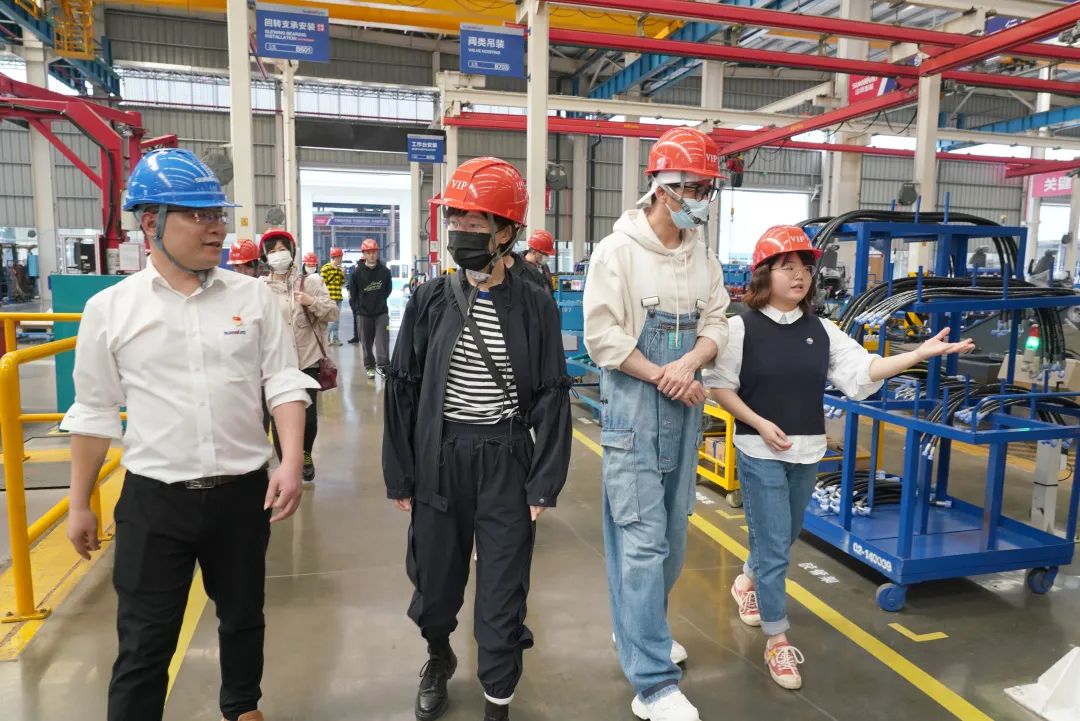 硬实力+软名片!k1体育
协拍电视剧《重中之重》开机