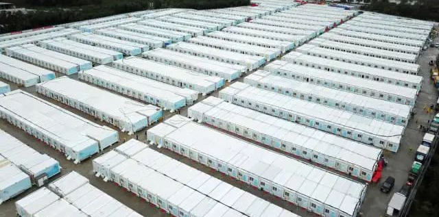 冲锋一线显担当!k1体育
挖掘机助力长沙方舱医院建设