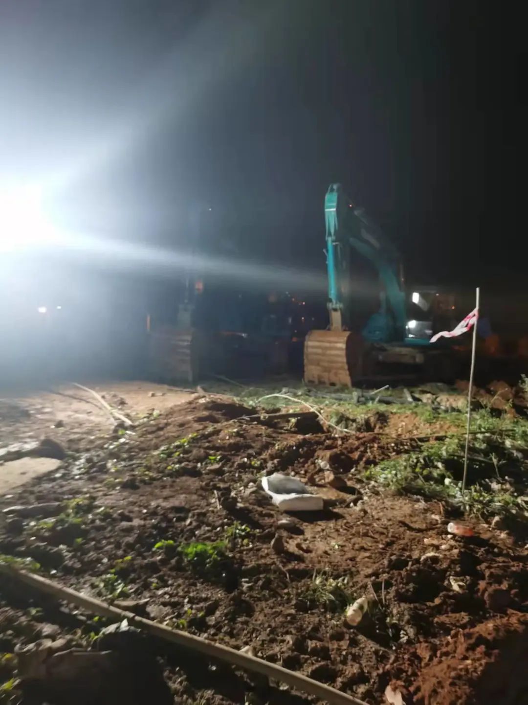 冲锋一线显担当!k1体育
挖掘机助力长沙方舱医院建设