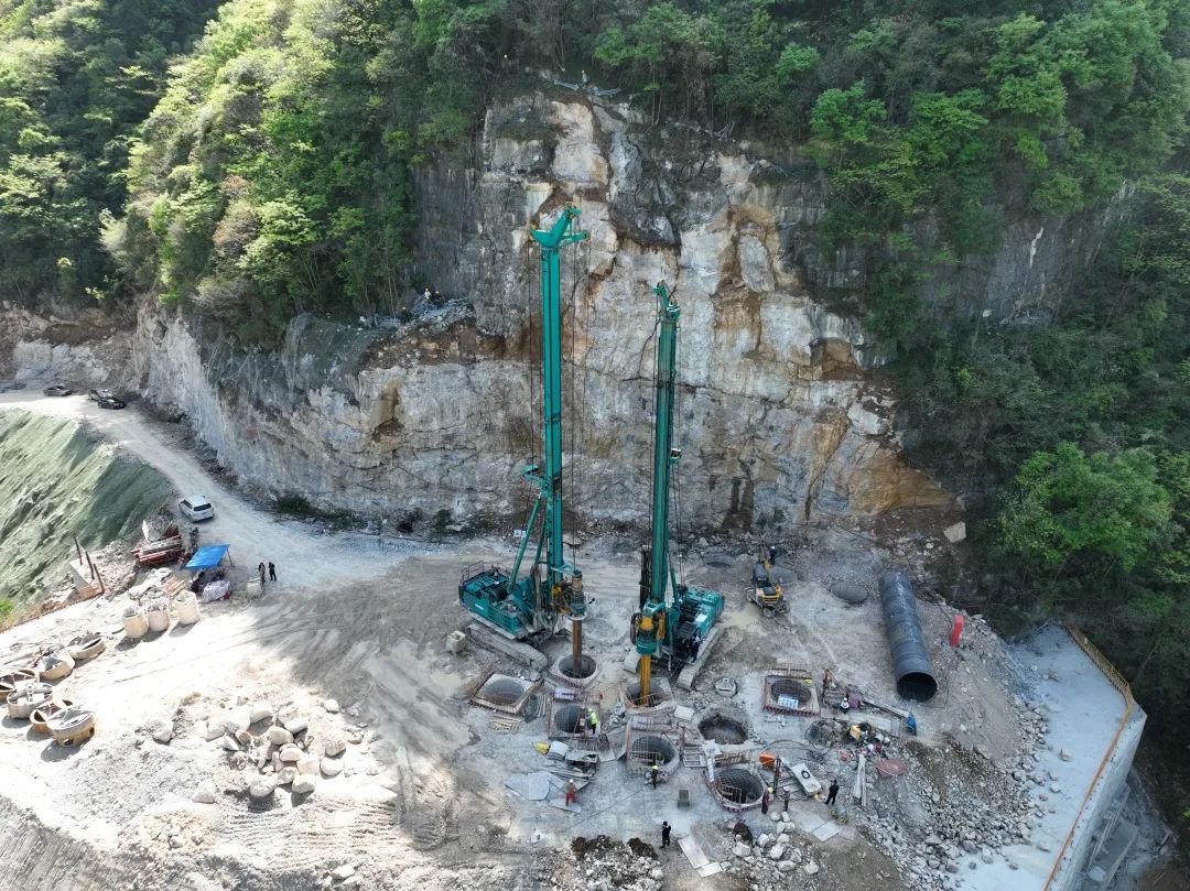 展现施工“奇效”！k1体育
旋挖钻机强势助力炉慈高速公路建设