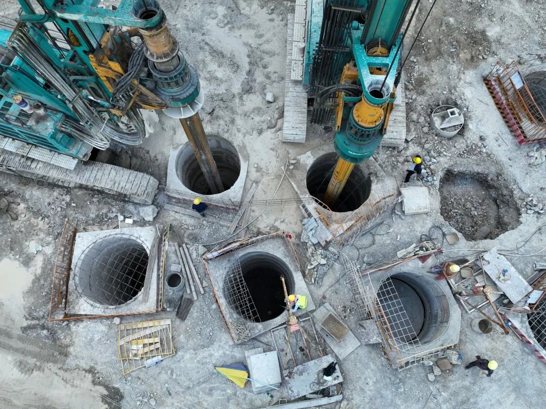 展现施工“奇效”！k1体育
旋挖钻机强势助力炉慈高速公路建设