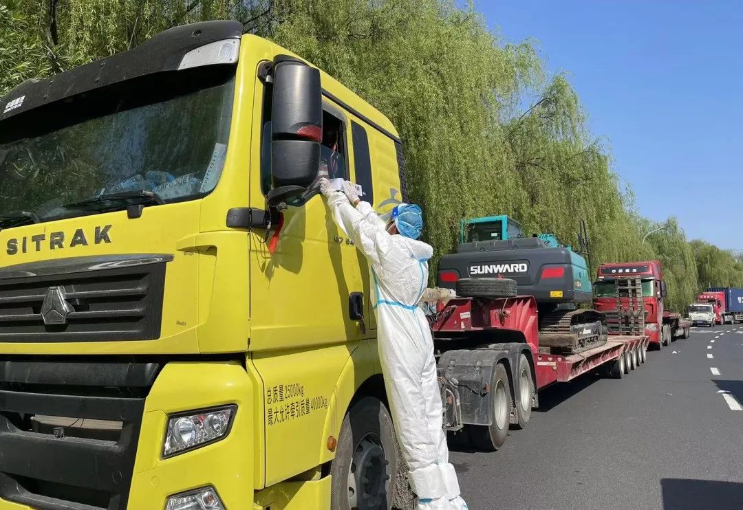 防疫、交机两手抓！k1体育
挖掘机顺利交付获好评