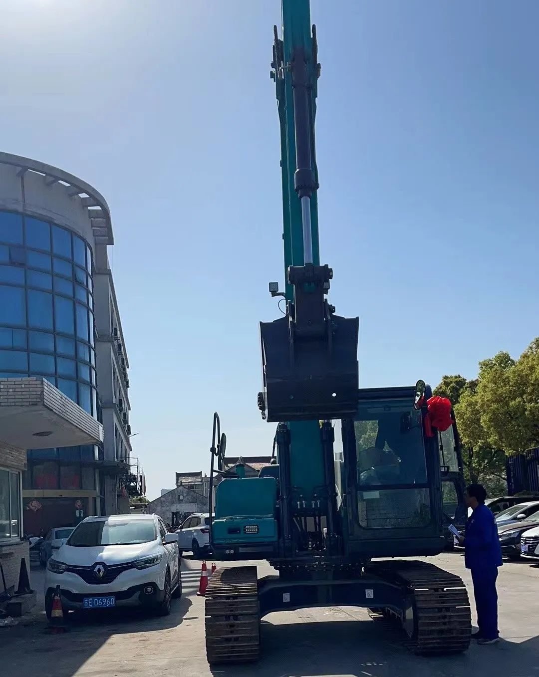 防疫、交机两手抓！k1体育
挖掘机顺利交付获好评