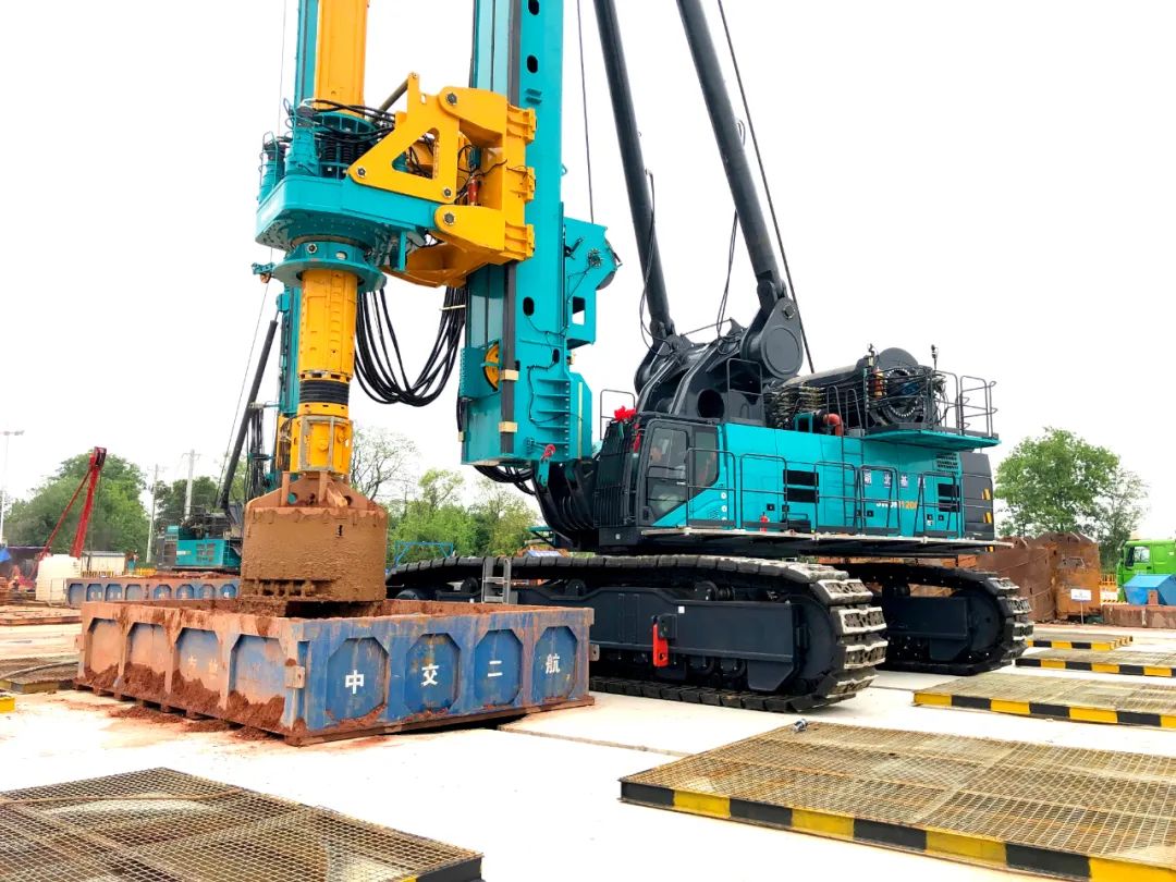 再啃“硬骨头”！k1体育
“超级桩备”助建燕矶长江大桥