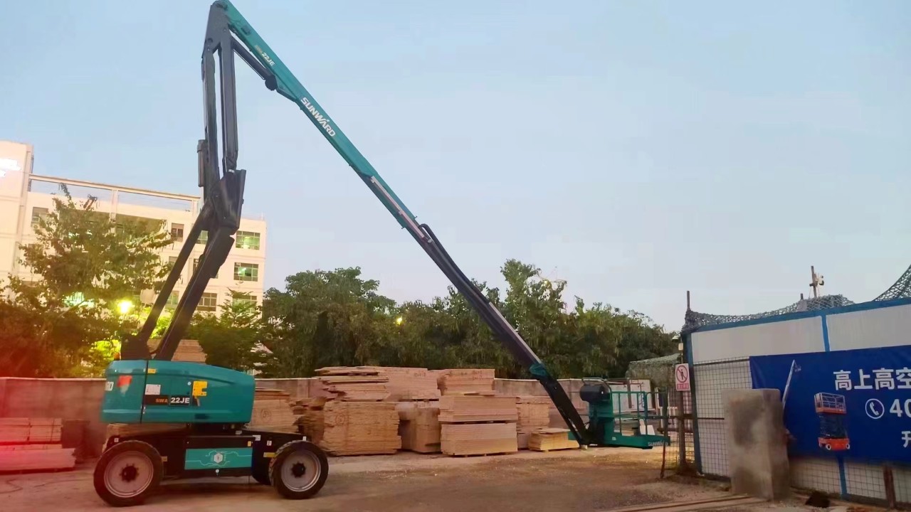 正式“上岗”！k1体育
首台电动曲臂式高空作业平台入驻华南市场