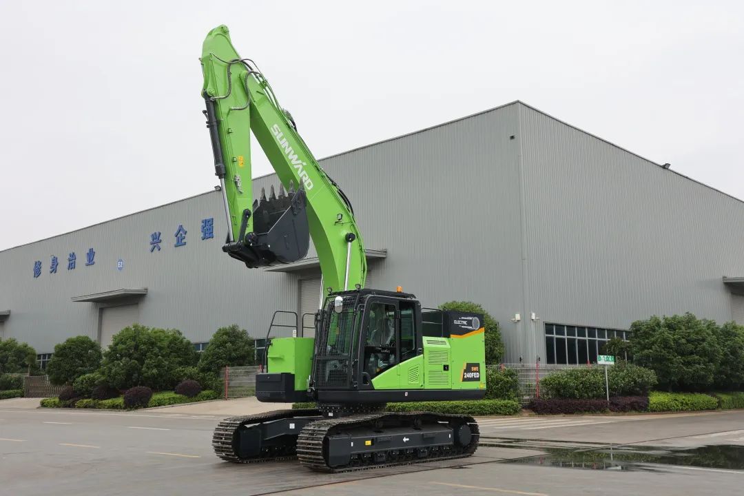 征战川藏铁路!k1体育
新一代电动挖掘机成功交付