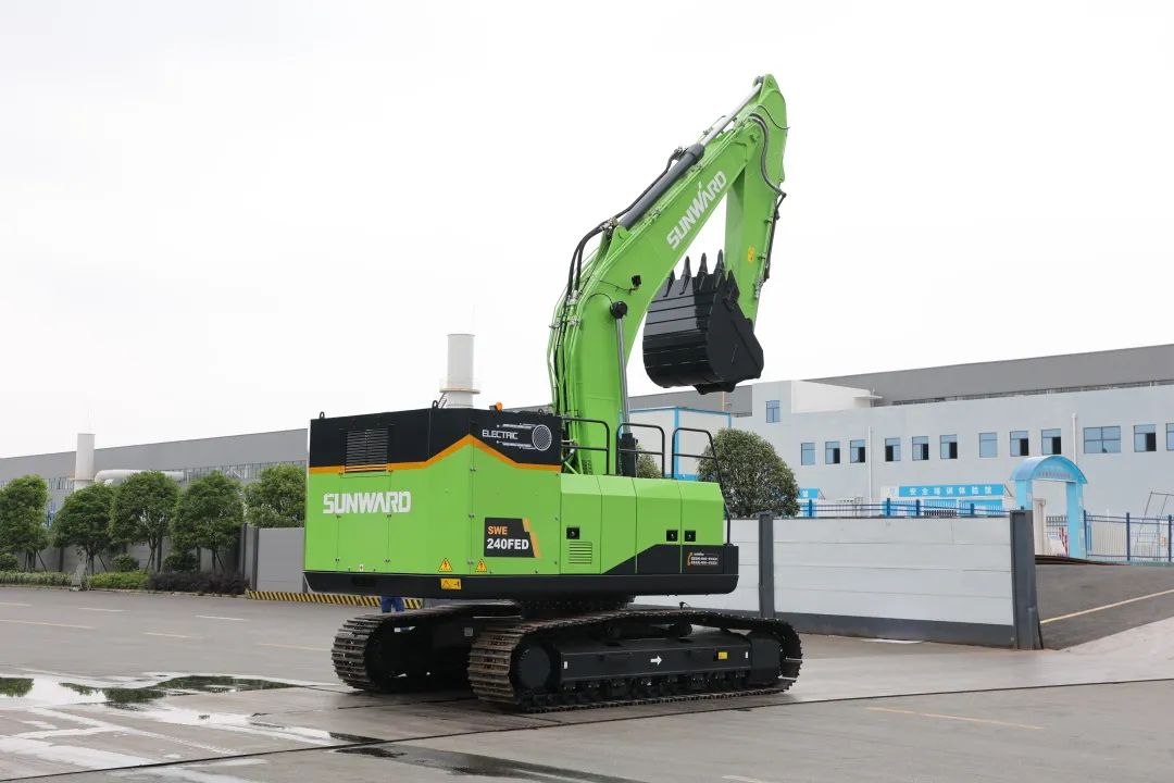 征战川藏铁路!k1体育
新一代电动挖掘机成功交付