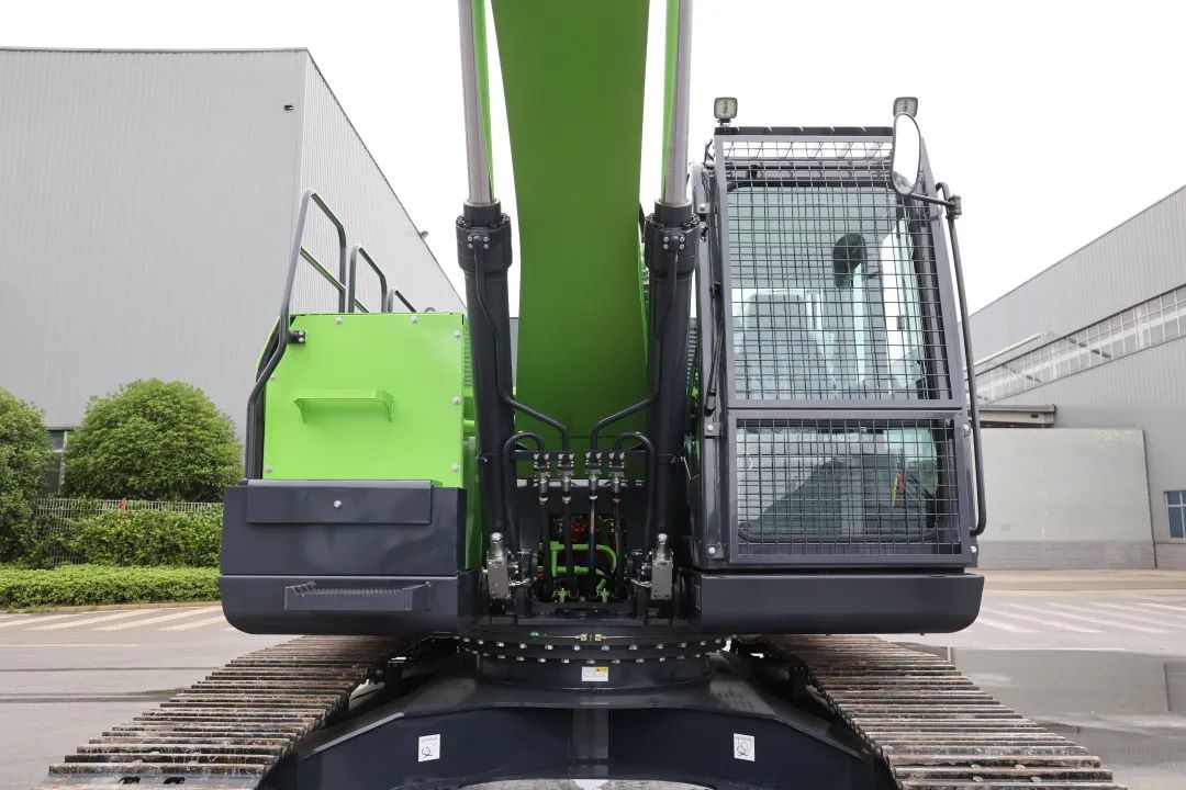 征战川藏铁路!k1体育
新一代电动挖掘机成功交付