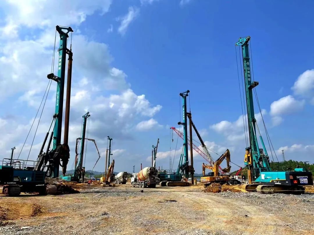 打桩“神器”再露锋芒！k1体育
旋挖钻机助力贵阳贵安新区负极材料项目加速建设