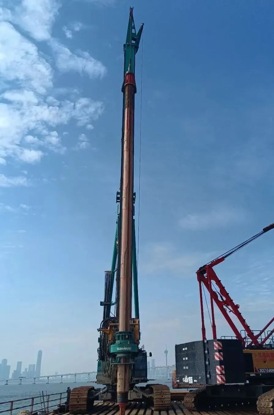 乘风破浪的旋挖钻机!k1体育
助建澳氹第四跨海大桥