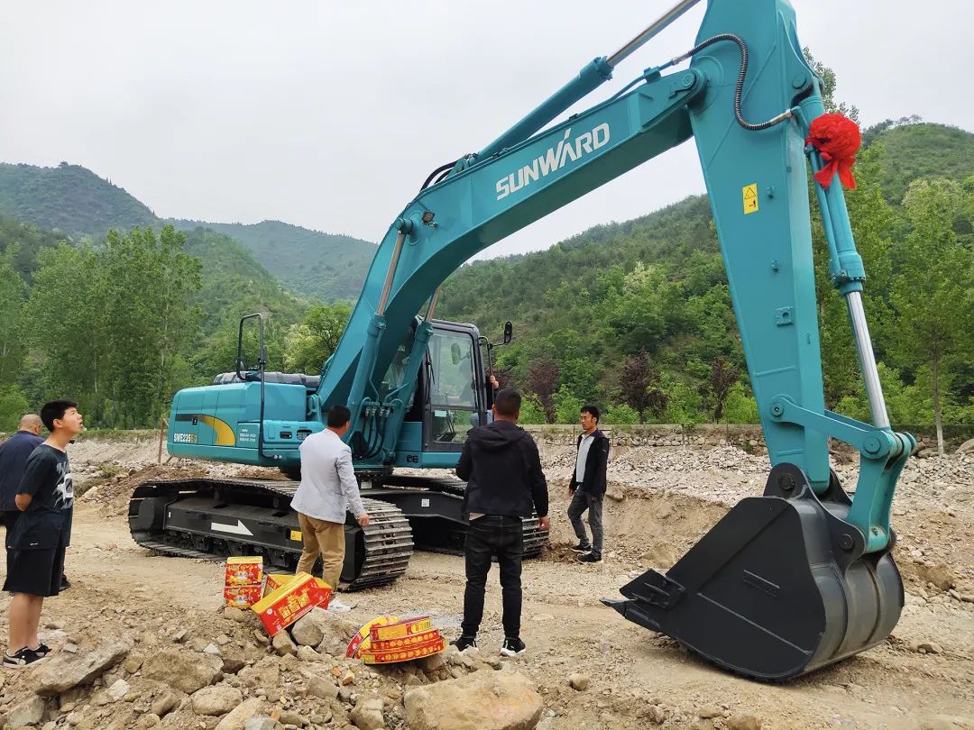 三员山河挖机“悍将”收服“铁粉”一枚,凭什么?