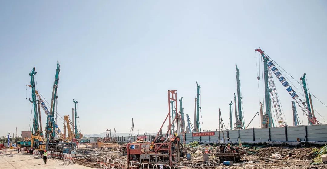 “山河绿”再现大湾区!k1体育
旋挖钻机组团助建广州白云机场项目