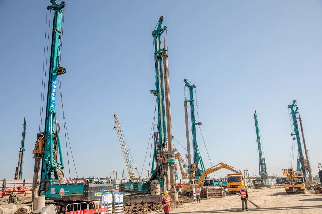 “山河绿”再现大湾区!k1体育
旋挖钻机组团助建广州白云机场项目