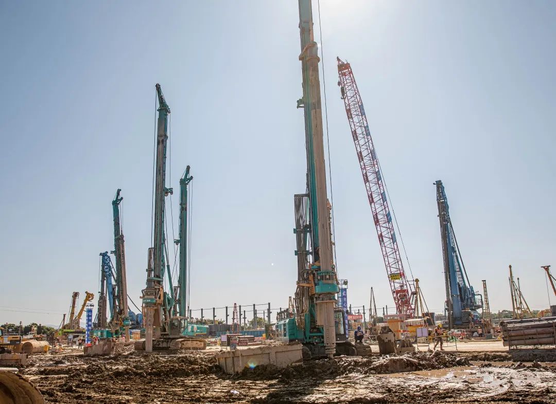 “山河绿”再现大湾区!k1体育
旋挖钻机组团助建广州白云机场项目