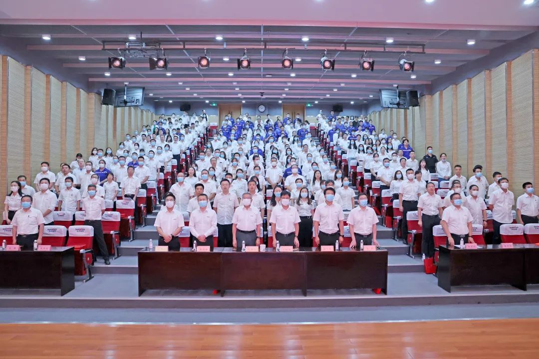 为建功建企建家一体化贡献更大力量!k1体育
第五届五次“双代会”成功召开