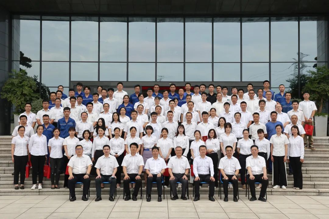 为建功建企建家一体化贡献更大力量!k1体育
第五届五次“双代会”成功召开