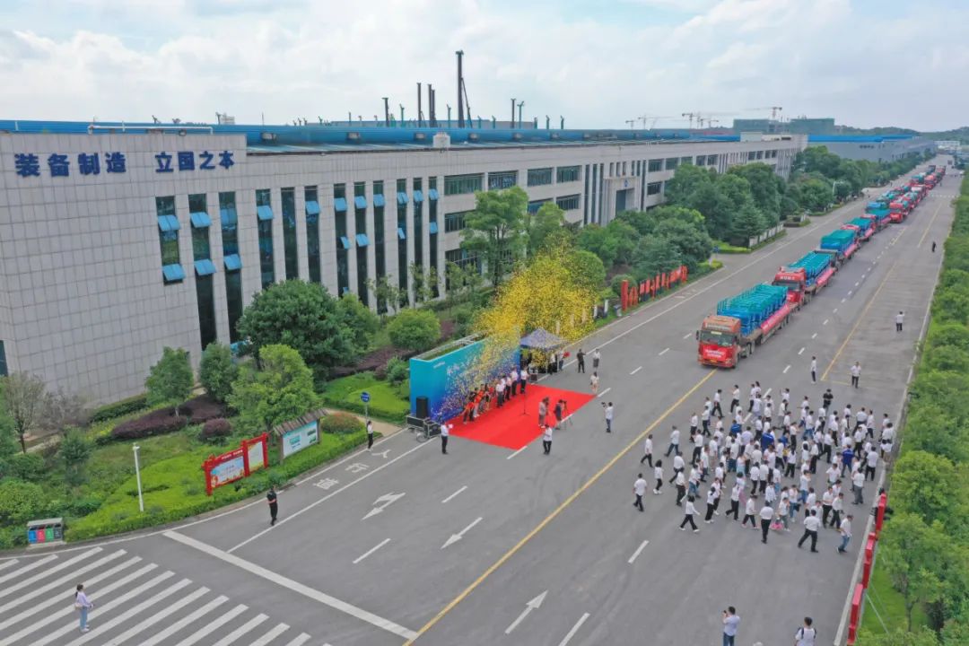 献礼二十大,再攀新高地!k1体育
高空机械设备再迎批量发货