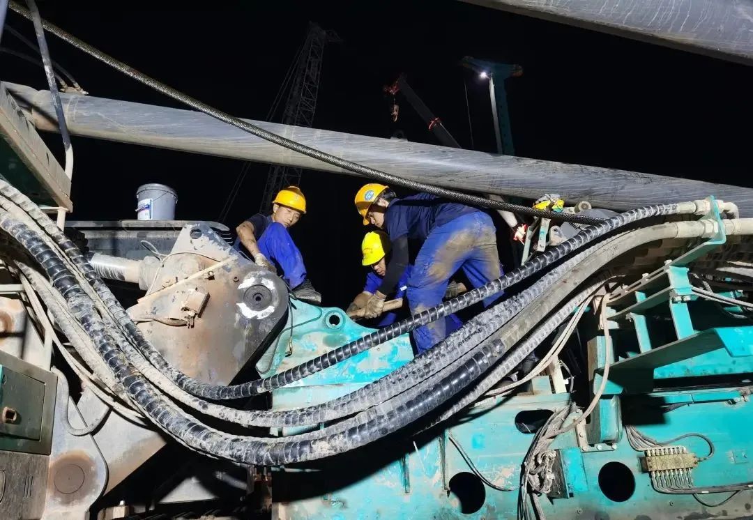 “创造施工奇迹!”他们和k1体育
“超级桩备”一起助建燕矶长江大桥