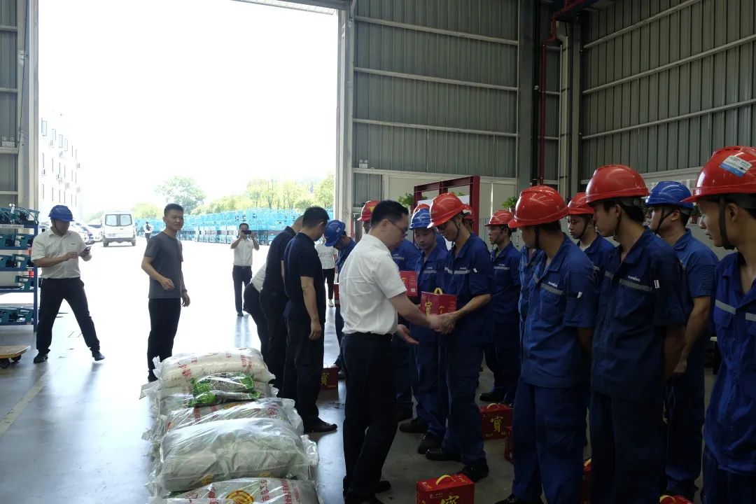 长沙市总工会慰问k1体育
一线员工