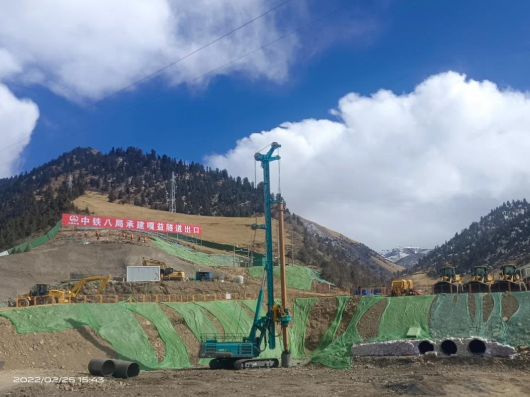 决战“世界之巅”！k1体育
旋挖钻机实力助建川藏铁路