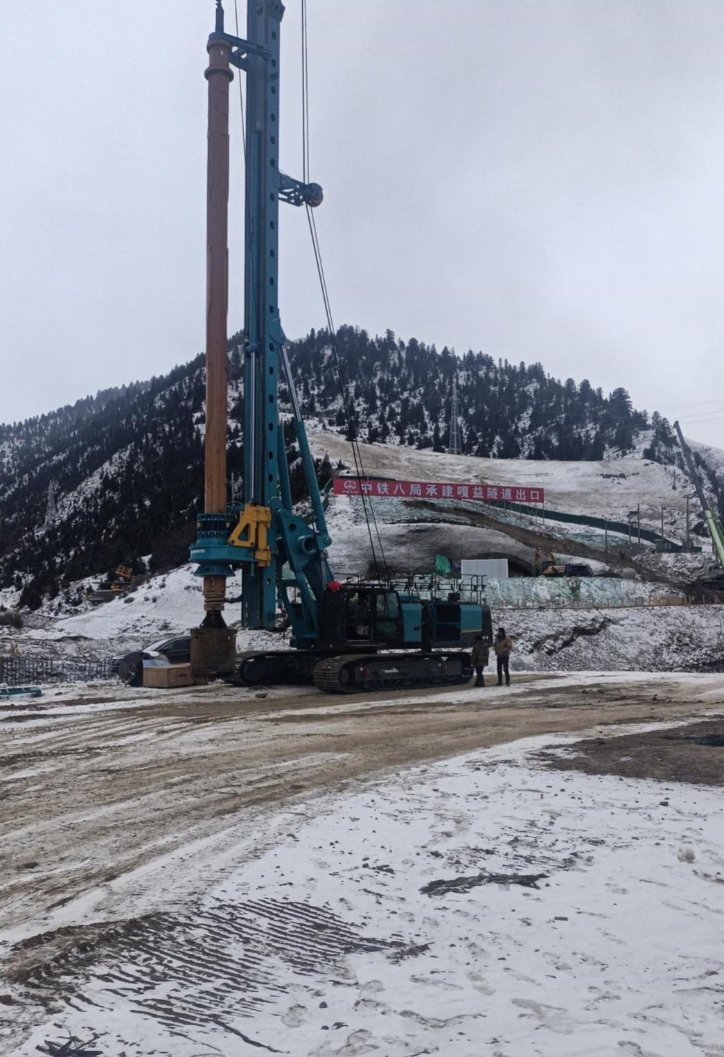 决战“世界之巅”！k1体育
旋挖钻机实力助建川藏铁路