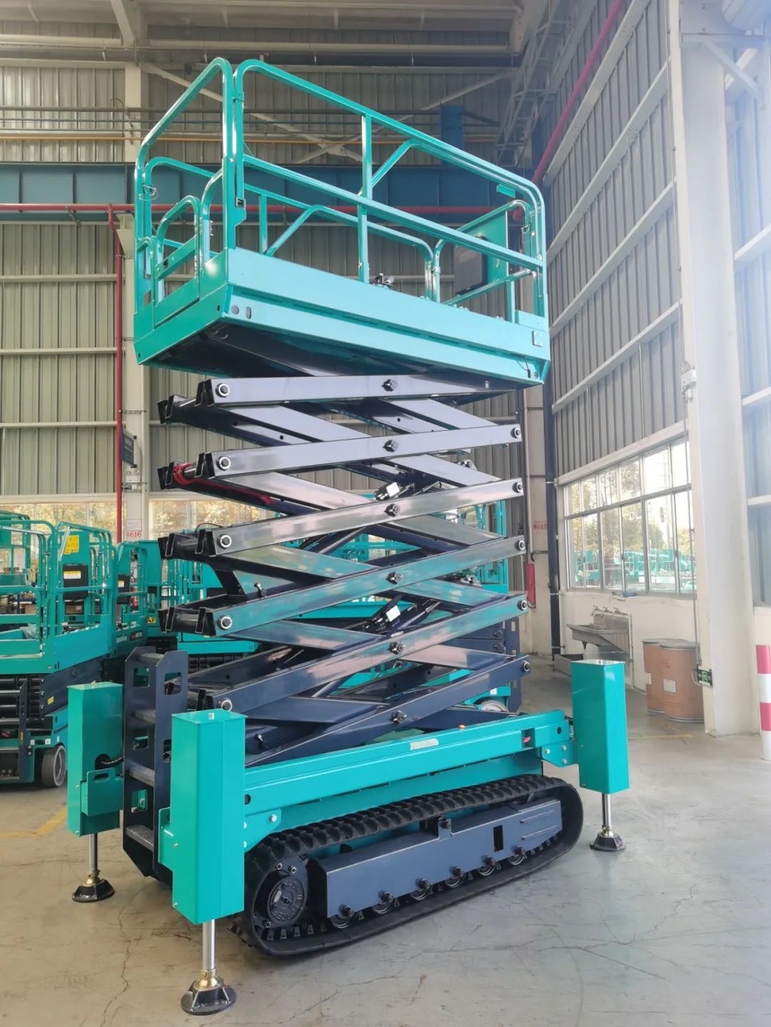 加速电动化产品布局，k1体育
第一款履带剪叉式高空作业平台来了！