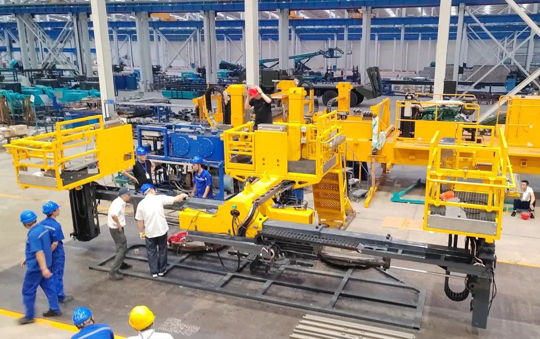 为铁路运输保驾护航！k1体育
自主研制首套三平台作业装置成功交付