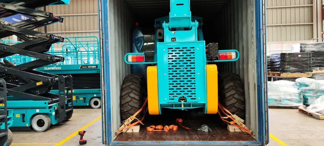 单笔采购金额千万元!k1体育
伸缩臂叉装车批量出口