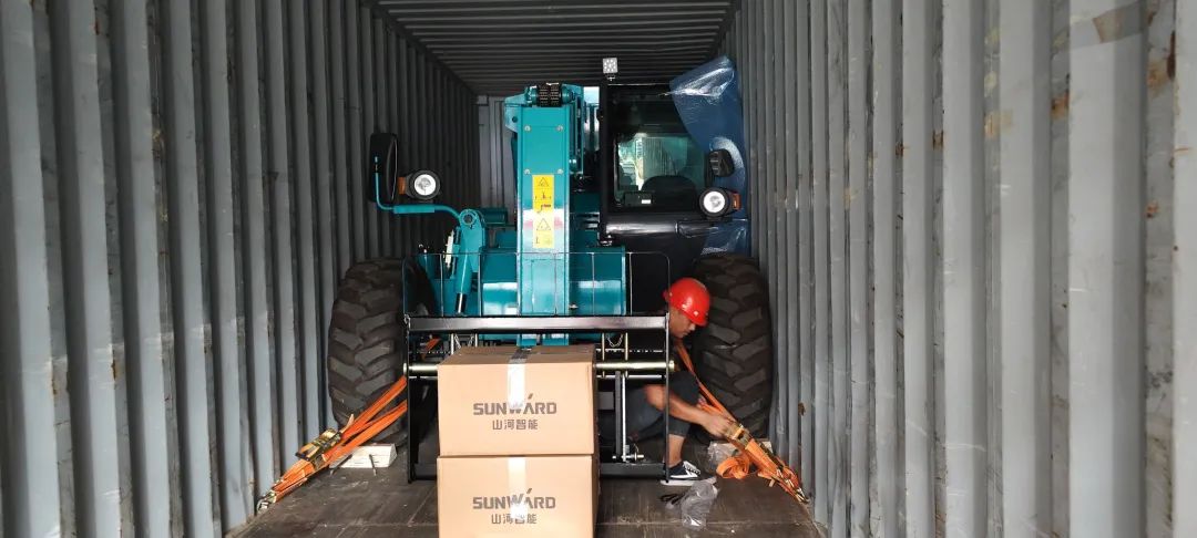 单笔采购金额千万元!k1体育
伸缩臂叉装车批量出口