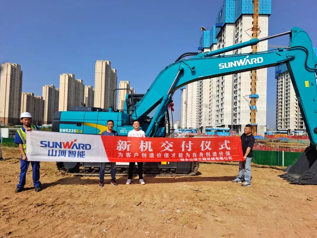 全款拿下！k1体育
挖掘机奔赴工地一线