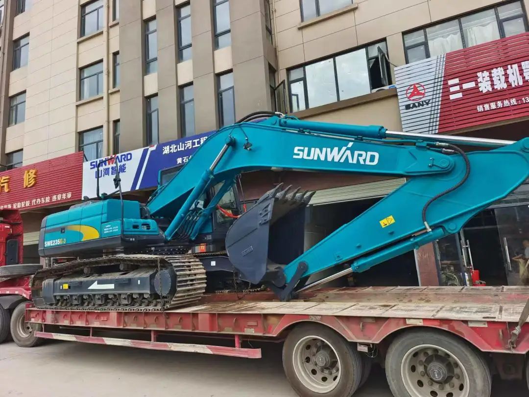 全款拿下！k1体育
挖掘机奔赴工地一线